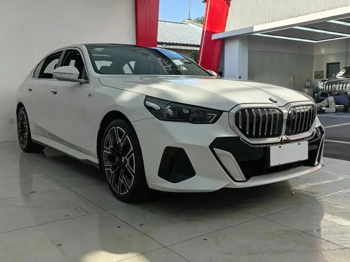 BMW 5 Series 2025 Model 530Li Exclusive Model M Sports Set – фото 3