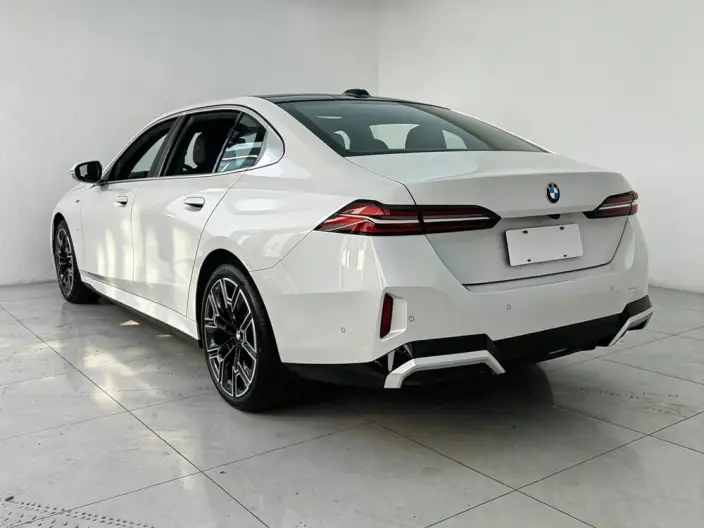 BMW 5 Series 2025 Model 530Li Exclusive Model M Sports Set – фото 5