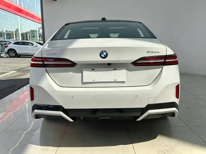 BMW 5 Series 2025 Model 530Li Exclusive Model M Sports Set – фото 6