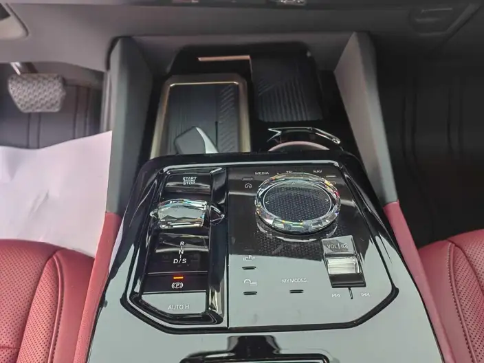 BMW 5 Series 2025 Model 530Li Exclusive Model M Sports Set – фото 8