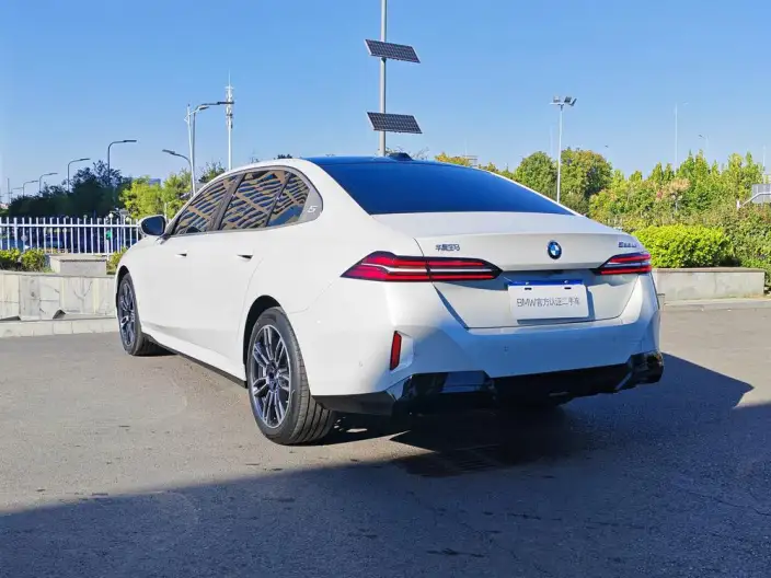 BMW 5 Series 2025 Model Facelift 525Li M Sports Set – фото 5