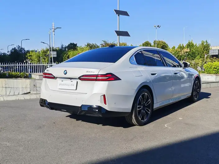 BMW 5 Series 2025 Model Facelift 525Li M Sports Set – фото 7