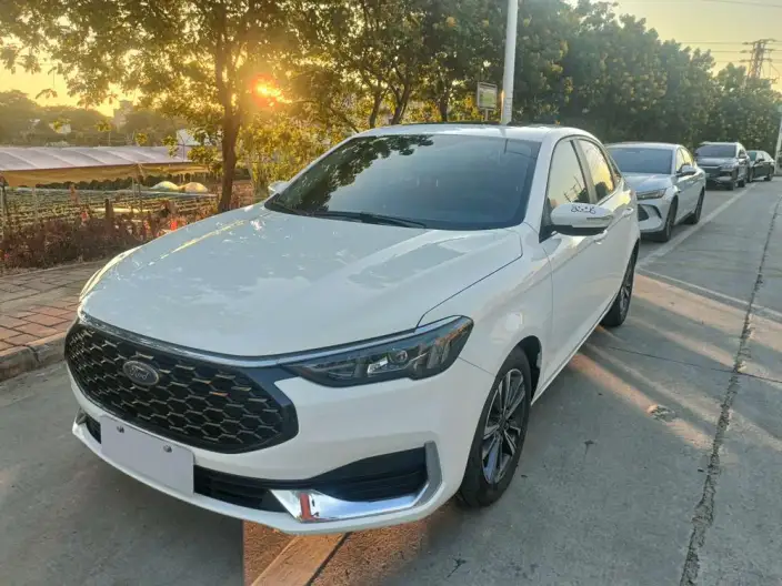 Ford Escort 2021 Model 1.5L Automatic Diamond Edition – фото 1