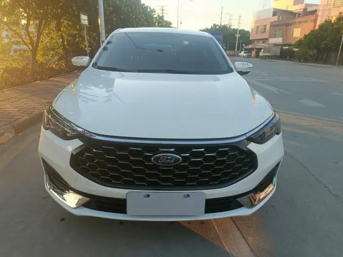 Ford Escort 2021 Model 1.5L Automatic Diamond Edition – фото 2