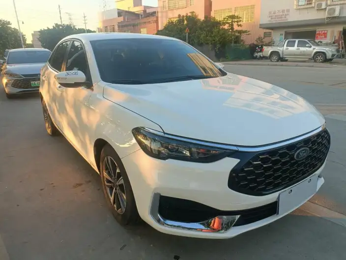 Ford Escort 2021 Model 1.5L Automatic Diamond Edition – фото 3