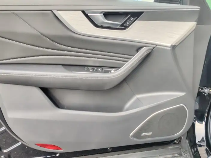 Hongqi HS5 2025 Model 2.0T Flag Xiang Pro Edition – фото 10