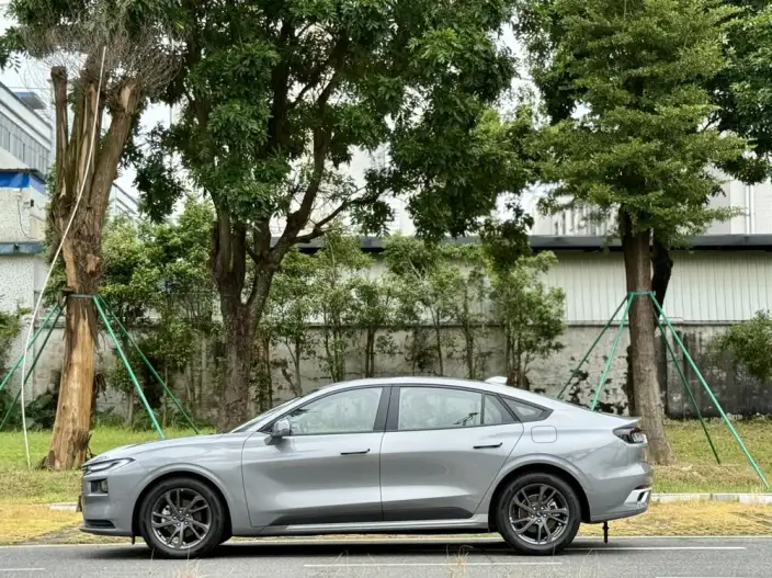 Ford Mondeo 2025 Model EcoBoost 245 Luxury Model – фото 4
