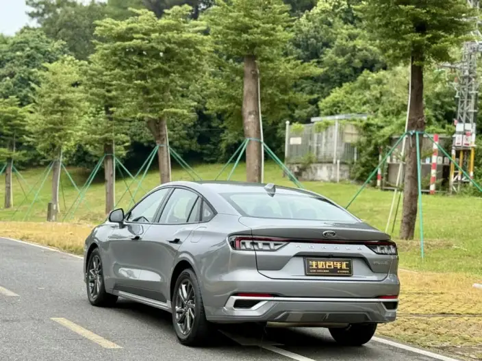 Ford Mondeo 2025 Model EcoBoost 245 Luxury Model – фото 5