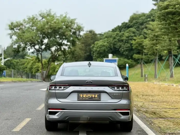 Ford Mondeo 2025 Model EcoBoost 245 Luxury Model – фото 6