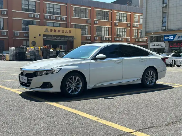 Honda Accord 2022 Model 260TURBO Deluxe Edition – фото 1