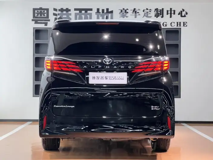 Elfa 2023 Model 2.5L Intelligent Hybrid 4WD Premium