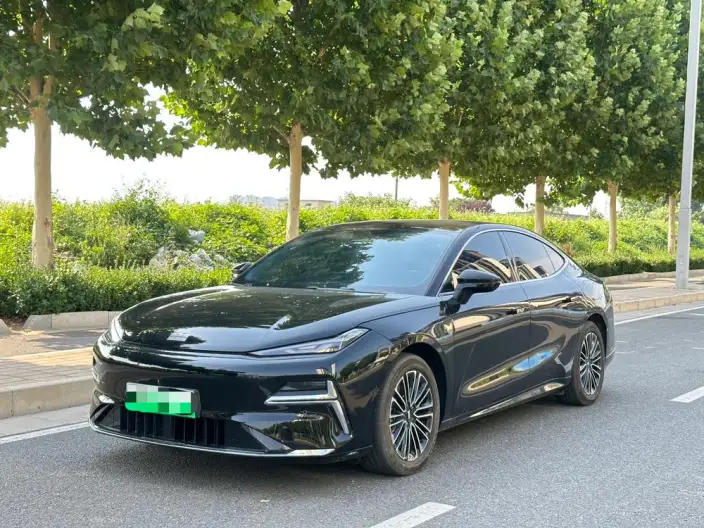 Geely Galaxy E8 PHEV 2025 Model 130km EM-i Premium Edition – фото 1