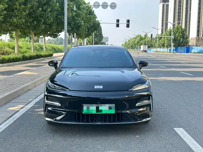 Geely Galaxy E8 PHEV 2025 Model 130km EM-i Premium Edition – фото 2
