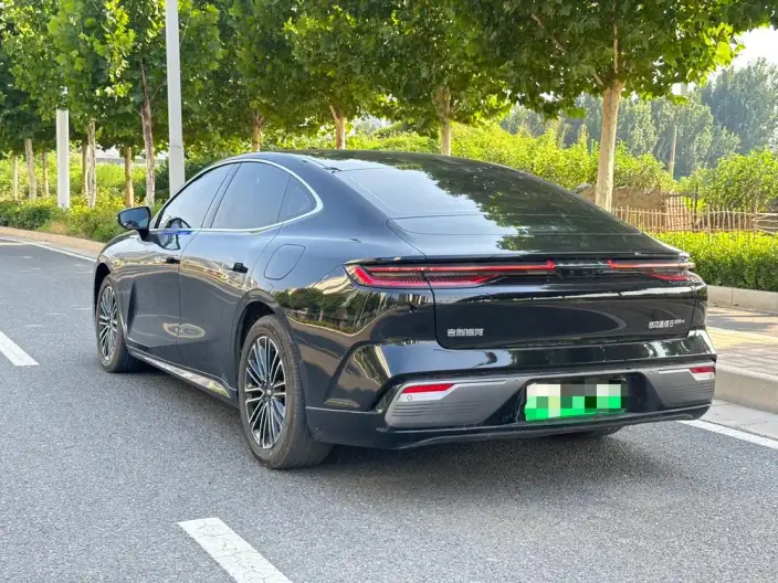 Geely Galaxy E8 PHEV 2025 Model 130km EM-i Premium Edition – фото 4