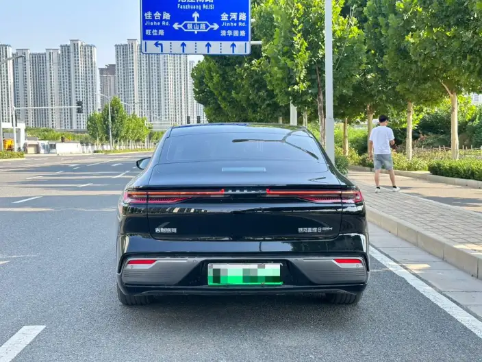 Geely Galaxy E8 PHEV 2025 Model 130km EM-i Premium Edition – фото 5