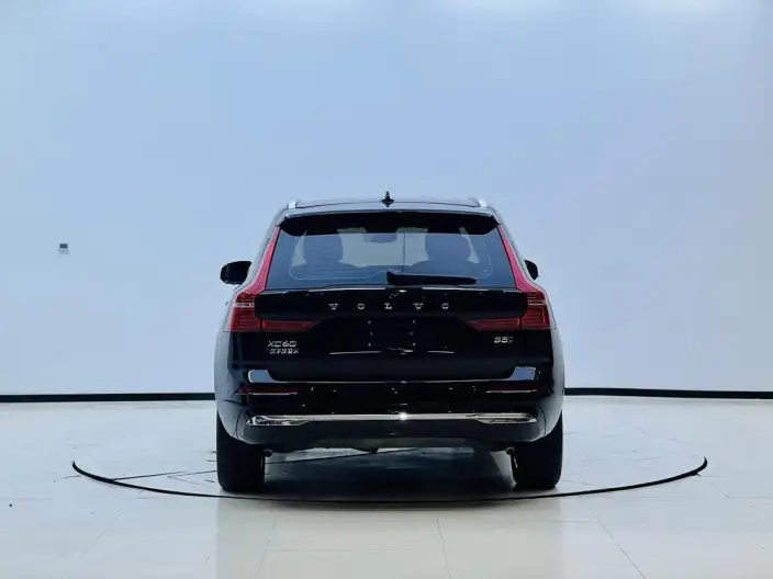 Volvo XC60 2025 Model B5 4WD Smart Range Deluxe Edition – фото 5