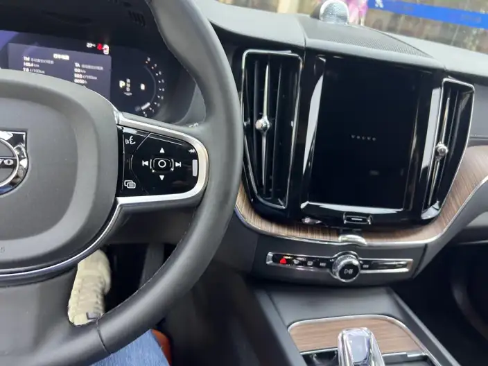 Volvo XC60 2025 Model B5 4WD Smart Range Deluxe Edition – фото 9