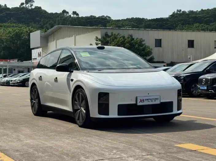Li Auto i6 2025 Model 4WD Standard Edition – фото 3