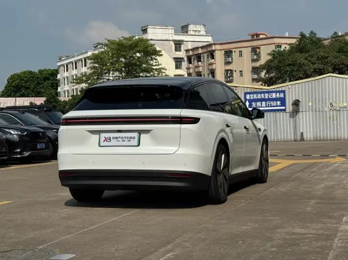 Li Auto i6 2025 Model 4WD Standard Edition – фото 7