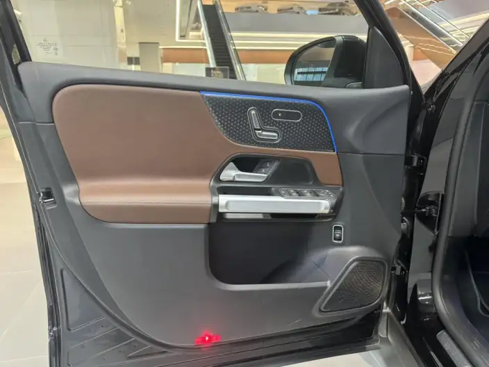 Mercedes-Benz GLB 2025 Model GLB 220 Fashion Model – фото 8