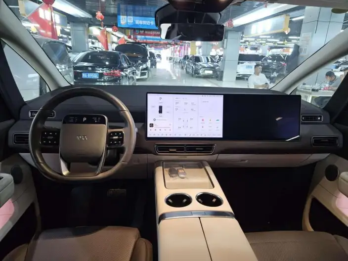 Li Auto MEGA 2024 Model Ultra Edition – фото 6