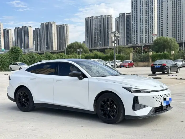 Changan UNI-V 2025 Model 1.5T 500Bar Noble Model