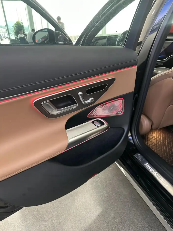Mercedes-Benz E-Class 2024 Model E 300 L Luxury Model sedan – фото 6