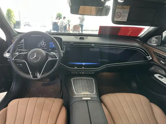 Mercedes-Benz E-Class 2024 Model E 300 L Luxury Model sedan – фото 9