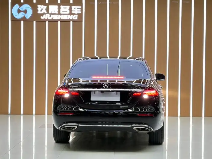 Mercedes-Benz E-Class 2023 Model E 260 L sedan – фото 5