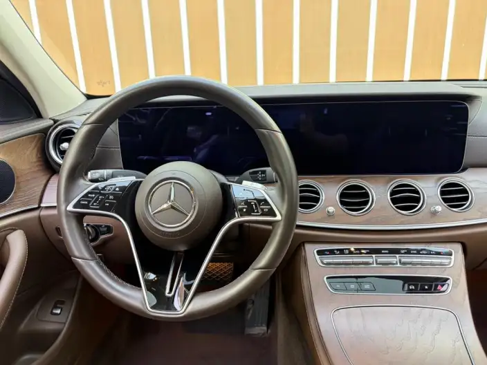 Mercedes-Benz E-Class 2023 Model E 260 L sedan – фото 9
