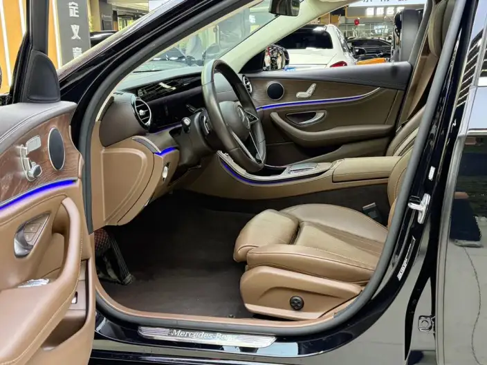 Mercedes-Benz E-Class 2023 Model E 260 L sedan – фото 10