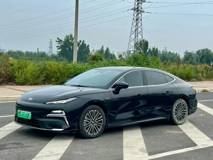 Geely Galaxy E8 PHEV 2025 Model 130km EM-i Premium Edition
