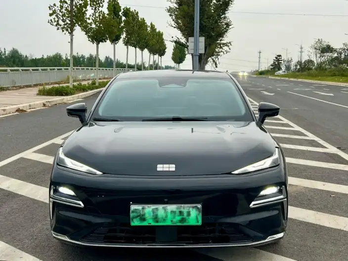 Geely Galaxy E8 PHEV 2025 Model 130km EM-i Premium Edition