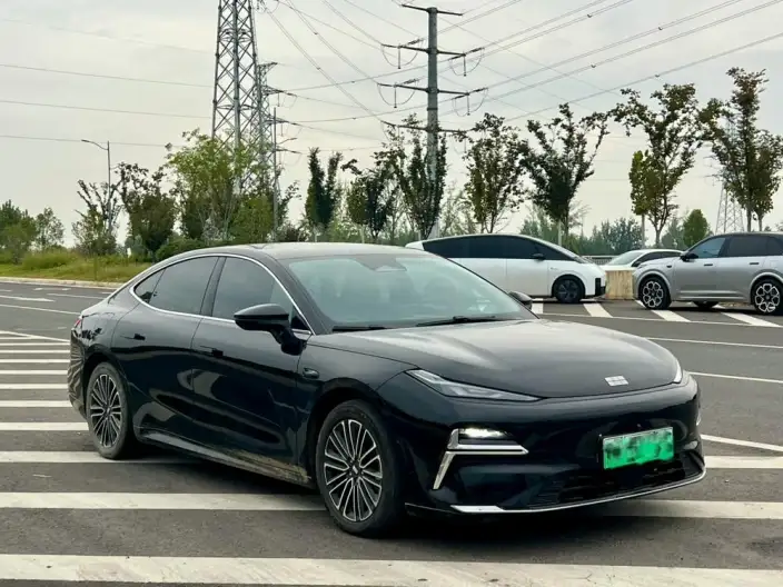 Geely Galaxy E8 PHEV 2025 Model 130km EM-i Premium Edition
