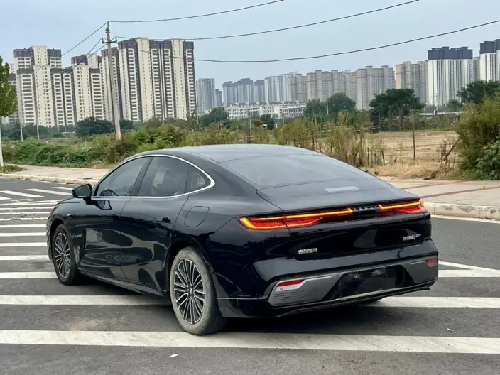 Geely Galaxy E8 PHEV 2025 Model 130km EM-i Premium Edition