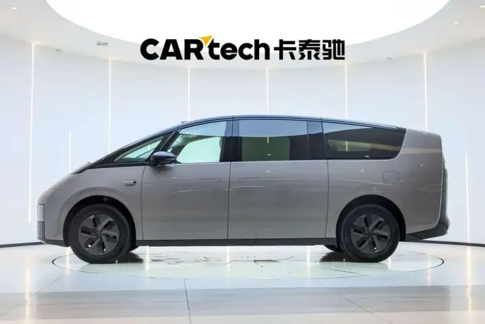 Li Auto MEGA 2024 Model Ultra Edition – фото 4