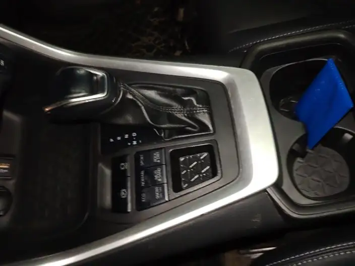 Toyota Wildlander 2023 Model 2.0L 4WD Luxury PLUS Edition – фото 9