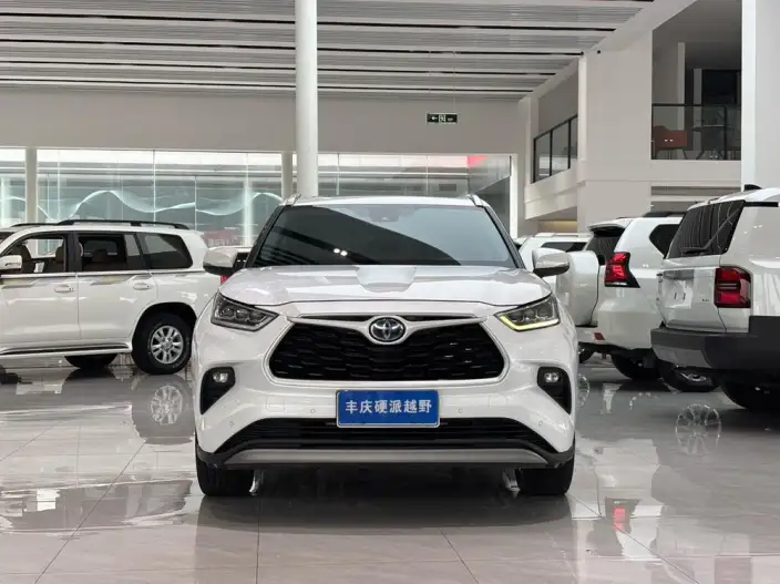 Toyota Highlander 2022 Model Hybrid 2.5L 4WD Premium Edition 7 seat – фото 2