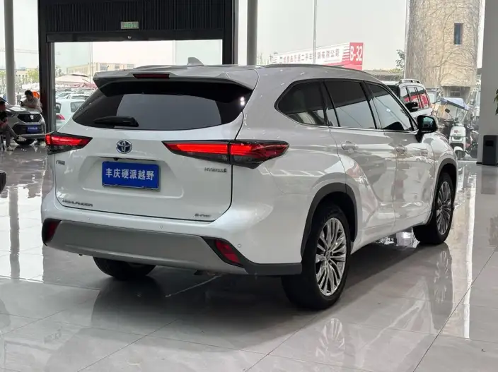 Toyota Highlander 2022 Model Hybrid 2.5L 4WD Premium Edition 7 seat – фото 4