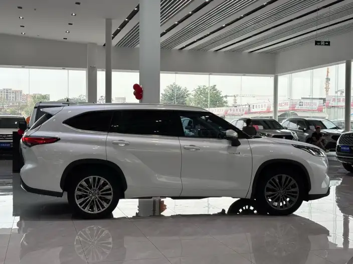 Toyota Highlander 2022 Model Hybrid 2.5L 4WD Premium Edition 7 seat – фото 5