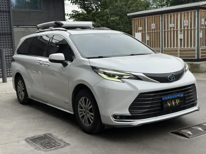 Toyota Sienna 2021 Model 2.5L Hybrid Comfort Edition – фото 3