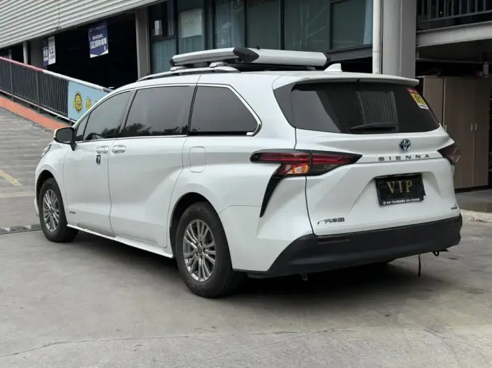 Toyota Sienna 2021 Model 2.5L Hybrid Comfort Edition – фото 4