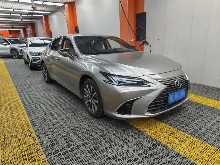 Lexus ES 2025 Model 200 Premium