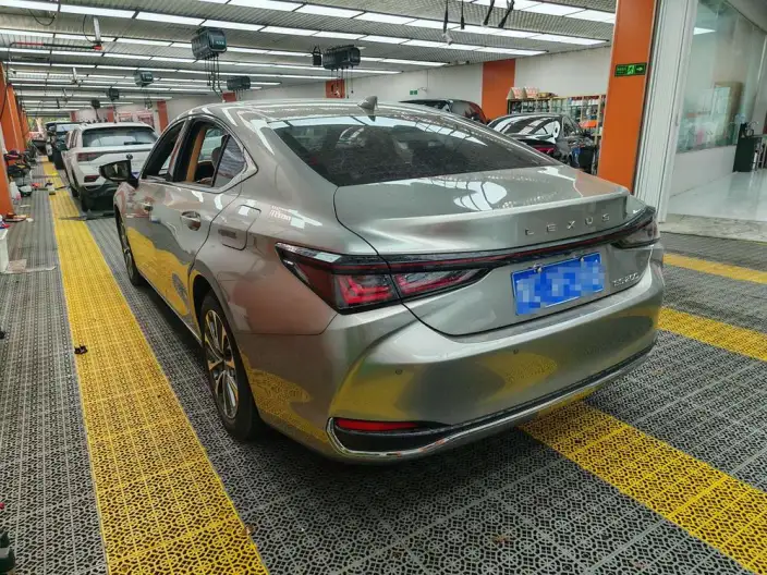 Lexus ES 2025 Model 200 Premium