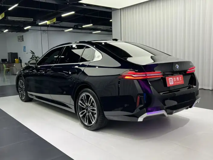 BMW 5 Series 2024 Model 530Li Leading Model M Sports Set – фото 4