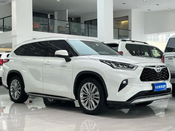 Toyota Highlander 2022 Model Hybrid 2.5L 4WD Premium Edition 7 seat – фото 3