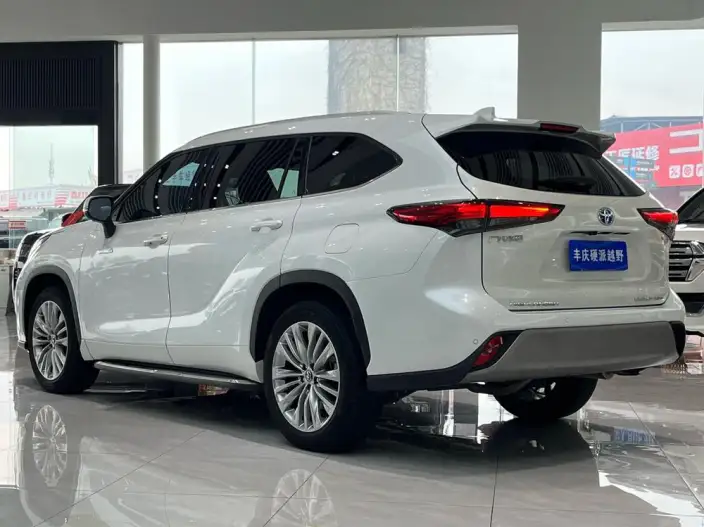 Toyota Highlander 2022 Model Hybrid 2.5L 4WD Premium Edition 7 seat – фото 4