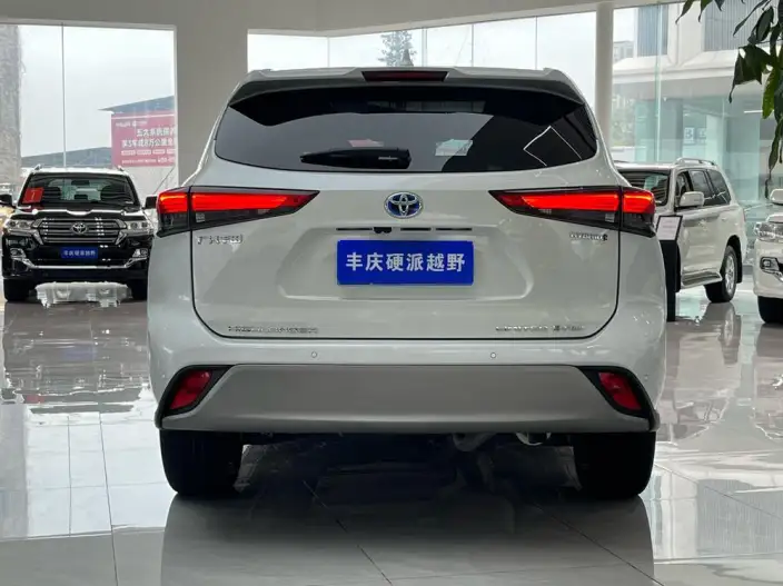 Toyota Highlander 2022 Model Hybrid 2.5L 4WD Premium Edition 7 seat – фото 5
