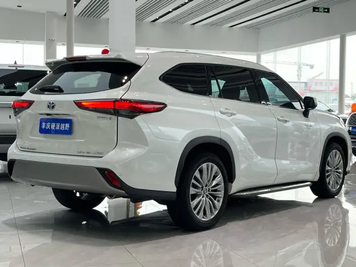 Toyota Highlander 2022 Model Hybrid 2.5L 4WD Premium Edition 7 seat – фото 6