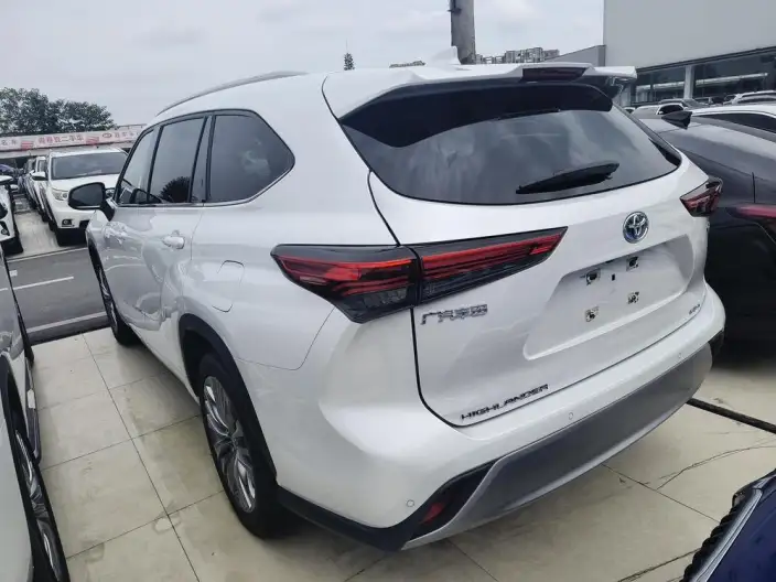 Toyota Highlander 2022 Model Hybrid 2.5L 4WD Premium Edition 7 seat – фото 4